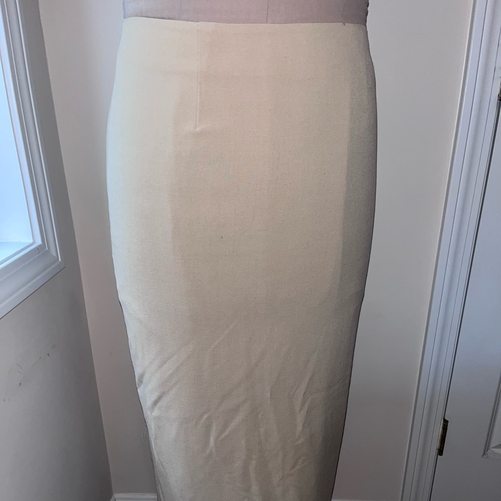 EUC Floor length pencil skirt, fully lined back invisible zipper, & kick slit